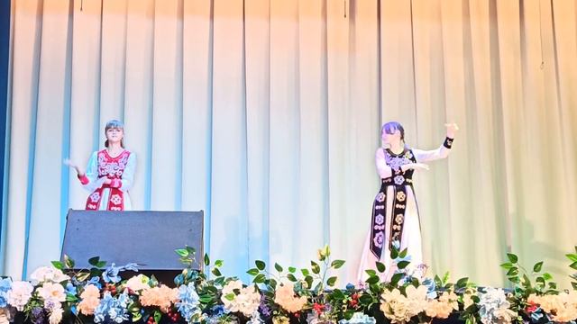 Киргизский танец в исполнении учащихся Вырицкой средней образовательной школы № 1 смотреть онлайн