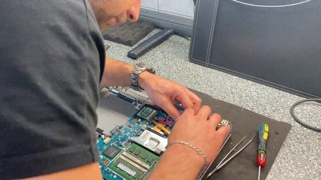 Sony Vaio разборка. Замена разъема питания.