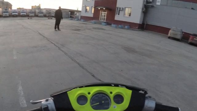 Раздача на ЗАДНЕМ , Охранник послал с парковки , Покатушка на JOGe смотреть онлайн