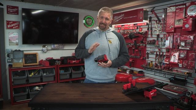 Milwaukee’s Best Light Yet? M12 Rover Service and Repair Flood Light. смотреть онлайн