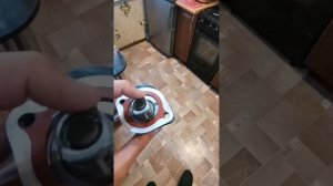 Chrysler Pacifica: пластиковый корпус термостата дал течь. Возврат к оригинальному