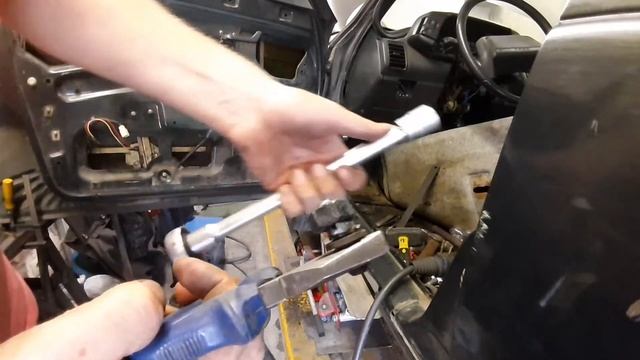 Как открутить дверь ВАЗ 2110 со слизанной гранью мертвого болта + ремонт порога смотреть онлайн