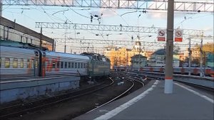 ЧС7 с поездом Москва-Ульяновск отправляется с Казанского вокзала