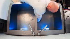 Увеличиваем нестандартное сливное отверстие в кухонной мойке