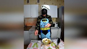 Бэтмен готовит сырный суп