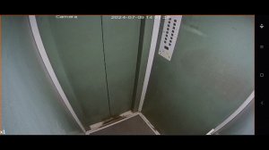 Пример того как вандалы ломают камеры в лифтах.