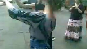 Смотрите и учитесь,как танцуют девушки Кавказа))).flv