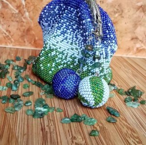 Бусина обвязанная бисером (1 часть). МАСТЕР КЛАСС. Подвеска к сумочке.