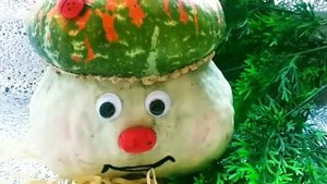 Поделка из декоративной тыквы.
