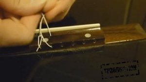 Как поменять нейлоновые струны на классической гитаре