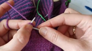 Вырез горловины и скос плеча (укороченными рядами)_ Легко_.mp4