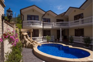 Отдых в Горном воздухе частный сектор. Аренда жилья в Лоо. «Амфора» мини-гостиница в Горном воздухе