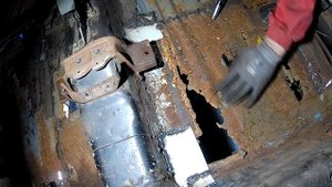 Ниссан Примера 1993 г.в., СВАРКА/восстановил днище, своими руками/ Nissan Primera WELDING bottom.