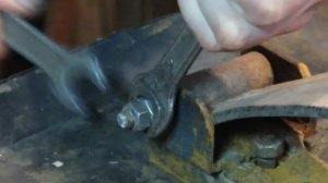 Добавил рессору на лыжу, на снегоходе.