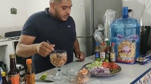 Preparando un rico coctel de camarón🦐 y almeja chocolata 👌 al estilo el compa adan✌