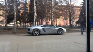 Как люди реагируют на Lamborghini Aventador в Челябинске