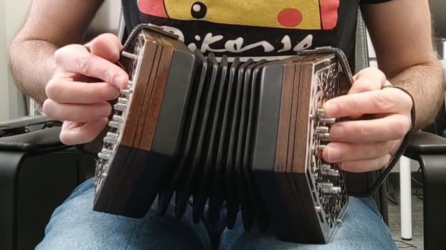 Stitcher's Sorrow - Anglo Concertina (Sea of Thieves) - Two Different Keys (C# m and Am) смотреть онлайн
