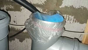 Узв в гараже, прошло более года, всё работает.