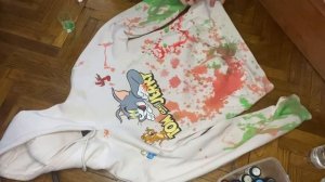 Рисую на ткани(свитшоте) яркими пятнами, краской по ткани