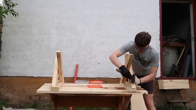 СТОЛ И СКАМЕЙКИ НА ДАЧУ СВОИМИ РУКАМИ / создание скамеек, часть 2 смотреть онлайн