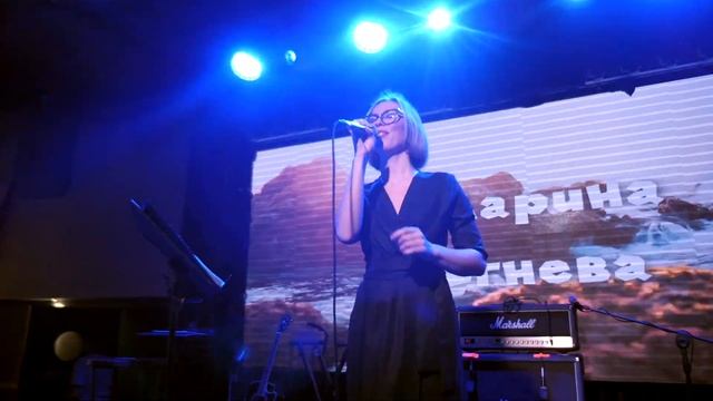 Певица  Марина Огнева, кавер группа