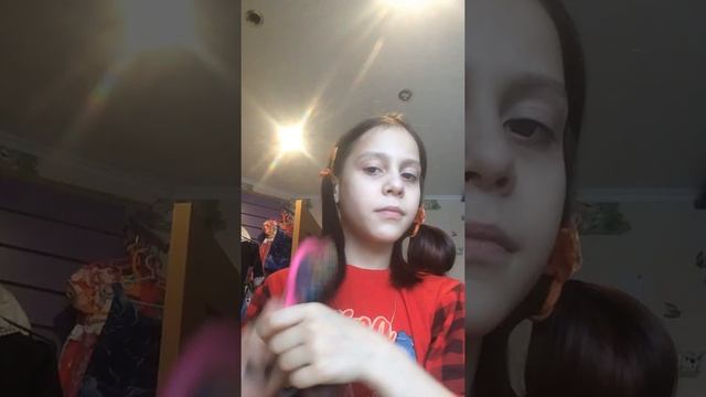 Как делать два хвоста сомим себе детям от 5 лет. Учимся делать прическу сами . Хвостики обзор . смотреть онлайн