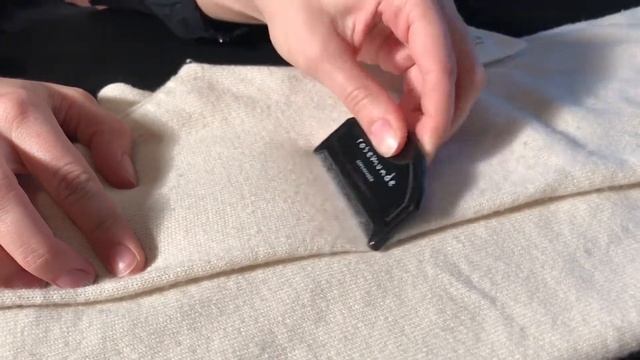 How to clean your wool and cashmere clothes with our cashmere comb смотреть онлайн