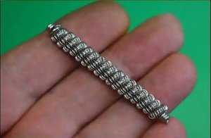 Техника Coiling Gizmo. Накручивание проволоки на станочке. Украшения из проволоки.