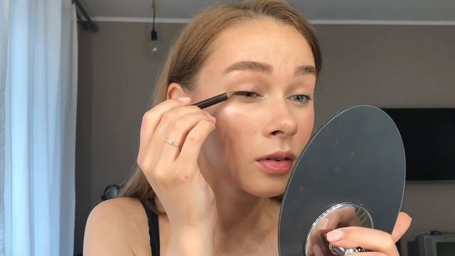 Простой макияж с ЦВЕТНЫМ акцентом/макияж в голубых тонах/БЛЕСТКИ В МАКИЯЖЕ