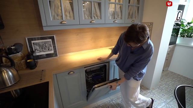 ?МАЛЮСЕНЬКАЯ трешка ДЛЯ семьи! Куча СЕКРЕТОВ от дизайнера! Классные советы и решения в Рум Туре смотреть онлайн