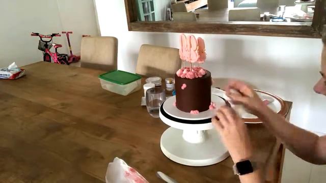 Behind the scenes - Chocolate Flamingo cake смотреть онлайн