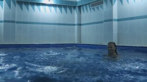 Напугала Машу - выключила свет в бассейне😂24 ЧАСА В БАССЕЙНЕ С MARY.LVK!