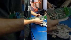 Замена экрана в приборной панели на Audi A4/B5