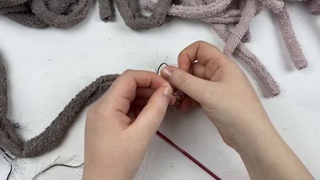 РАЗРЕЗАЛА СТАРЫЕ ПОЛОТЕНЦА И СДЕЛАЛА НОВУЮ СТИЛЬНУЮ ВЕЩЬ ДЛЯ ДОМА!