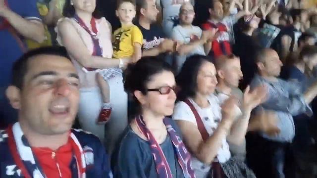 ELISABETTA NELLA CURVA SUD CROTONE CALCIO смотреть онлайн
