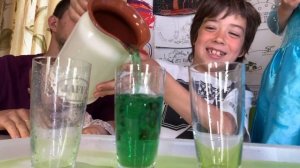 ПРОСТОЙ ОПЫТ с холодной и горячей водой. Вода НЕ СМЕШИВАЕТСЯ с водой!