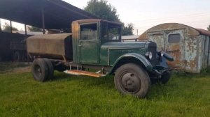 Ретро автомобиль грузовик ЗиС 5 (УралЗиС 5) в движении