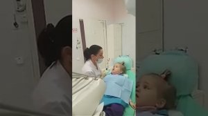 Супер зубной врач спасает малышку