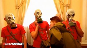 Надевание противогаза на время