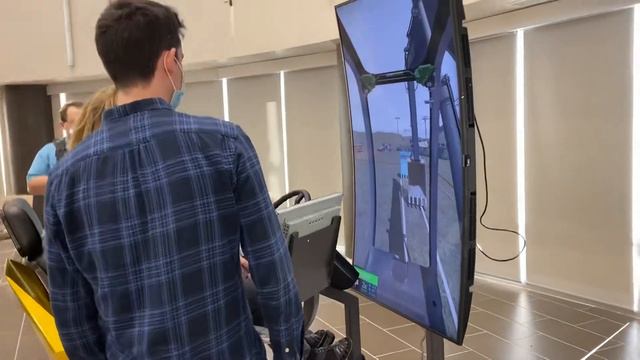 Lori Carr Tries Simulator смотреть онлайн