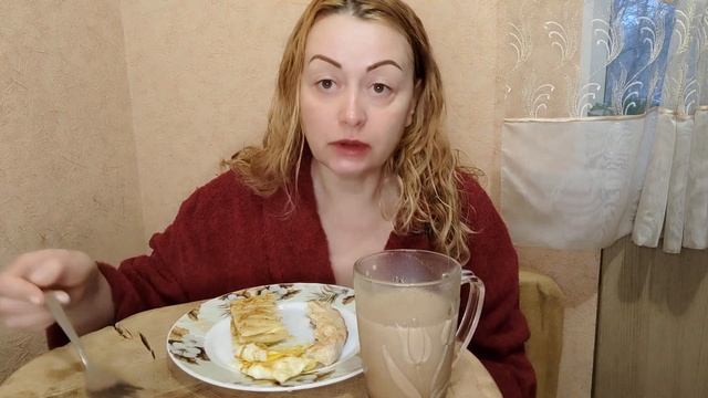 Домашний мукбанг в халате, блины, масленица смотреть онлайн