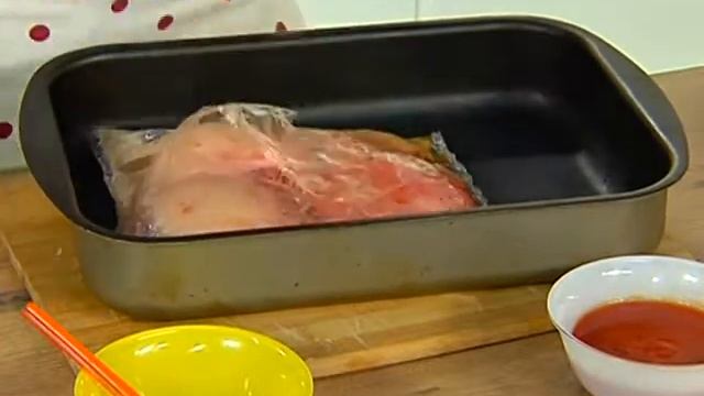 Что Есть. Куриные бедрышки и пряный картофель с томатным соусом смотреть онлайн