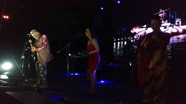 Red Elvises — Любовь нельзя купить смотреть онлайн