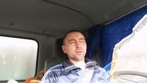 В Санкт-Петербурге водитель фуры умер во время движения по КАД