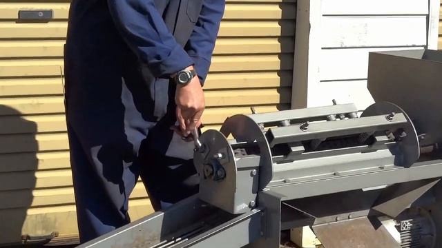 CRACKADAMIA Tips - #2 Tuning a Macadamia husker смотреть онлайн