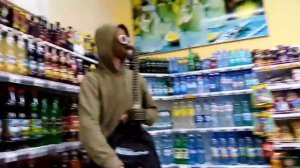 РЕАКЦИЯ ПРОДАВЩИЦ НА ПРОТИВОГАЗ зашёл в магазин одев противогаз|+ плаваем под водой получится?