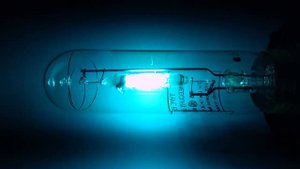 Очень древняя ртутная лампа H3 от GE. Работа в режиме и выключение.