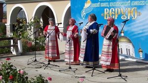 Веет на опушке