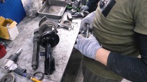 Замена передних амортизаторов, стоек стабилизатора, опорных подшипников и колодок на Ситроен DS4 EP