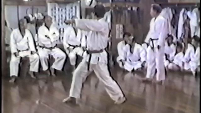 Сенсей Аничи Мияги ,проводит тренировку с чёрными поясами Окинавы, ката Сайфа. смотреть онлайн